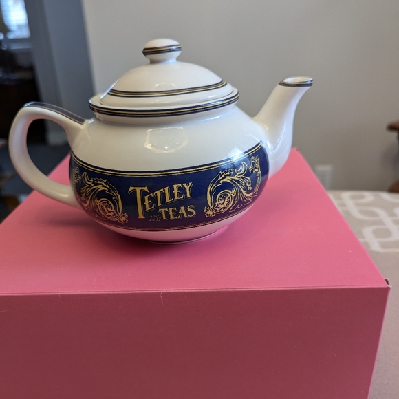 Tetley Tea, Tea Pot. EUC. Not stains noted. Vintage. - Picture 2 of 6